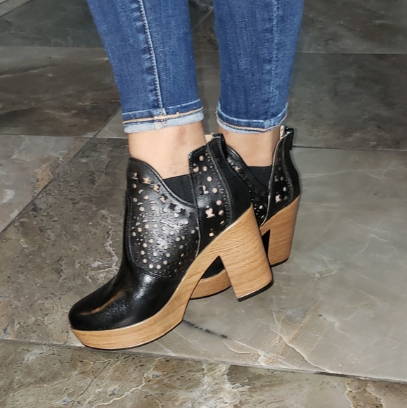 Leather booties - Picture 4 of 14